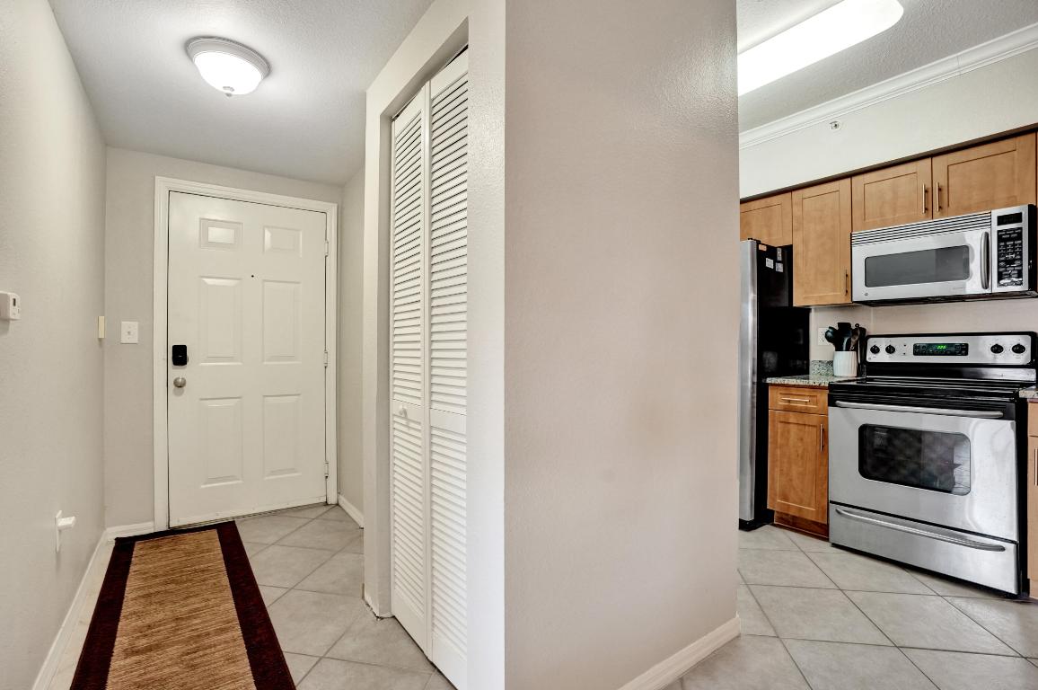 VILLAS AT EMERALD DUNES CONDO - Residential