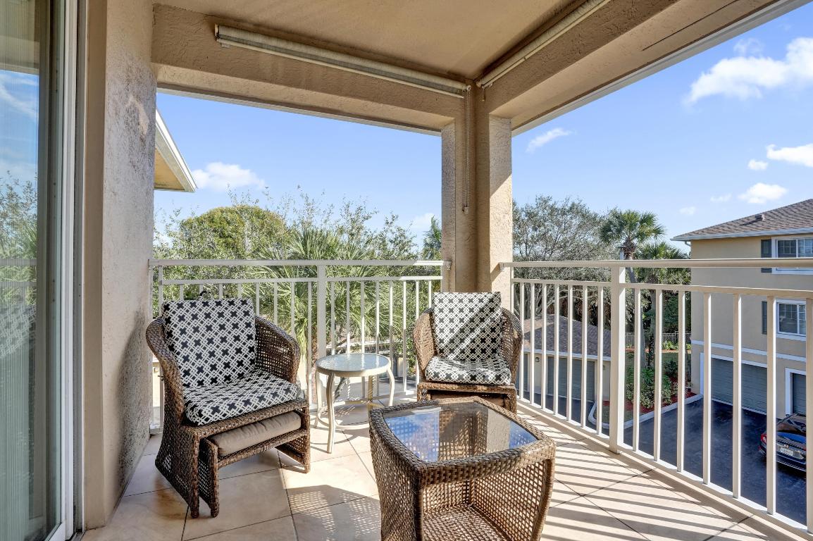 VILLAS AT EMERALD DUNES CONDO - Residential