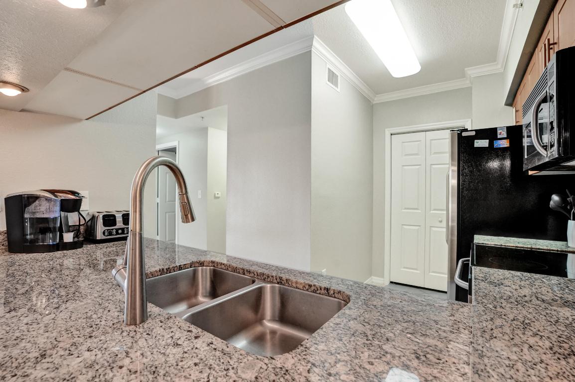 VILLAS AT EMERALD DUNES CONDO - Residential