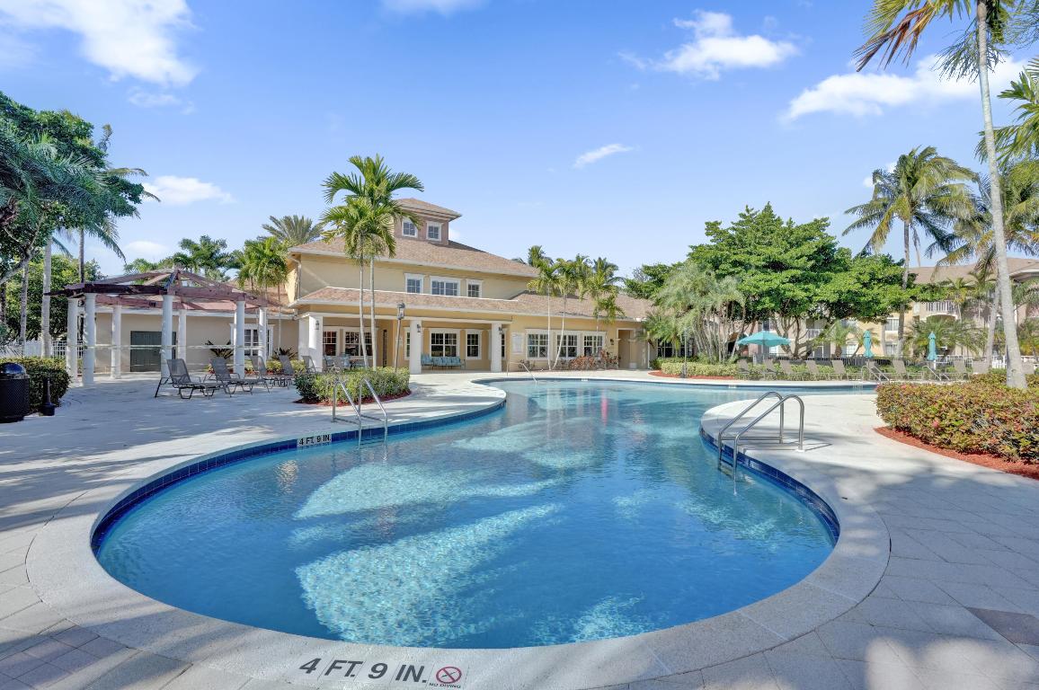 VILLAS AT EMERALD DUNES CONDO - Residential