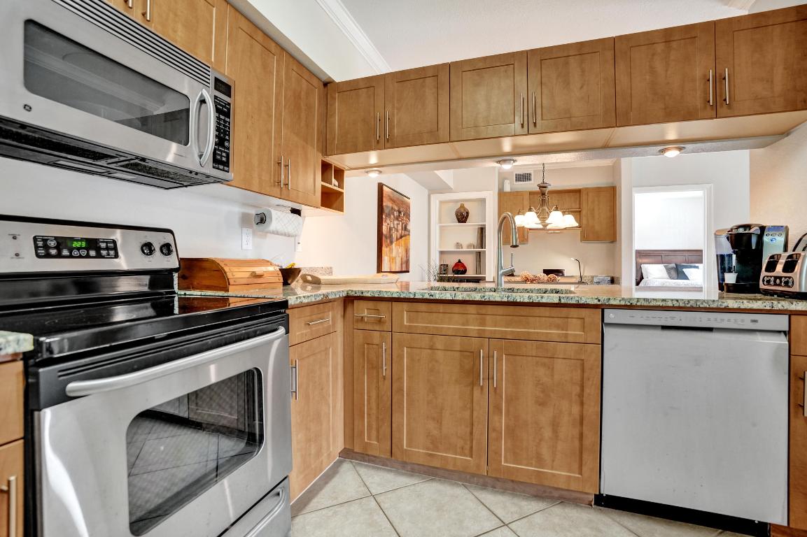 VILLAS AT EMERALD DUNES CONDO - Residential