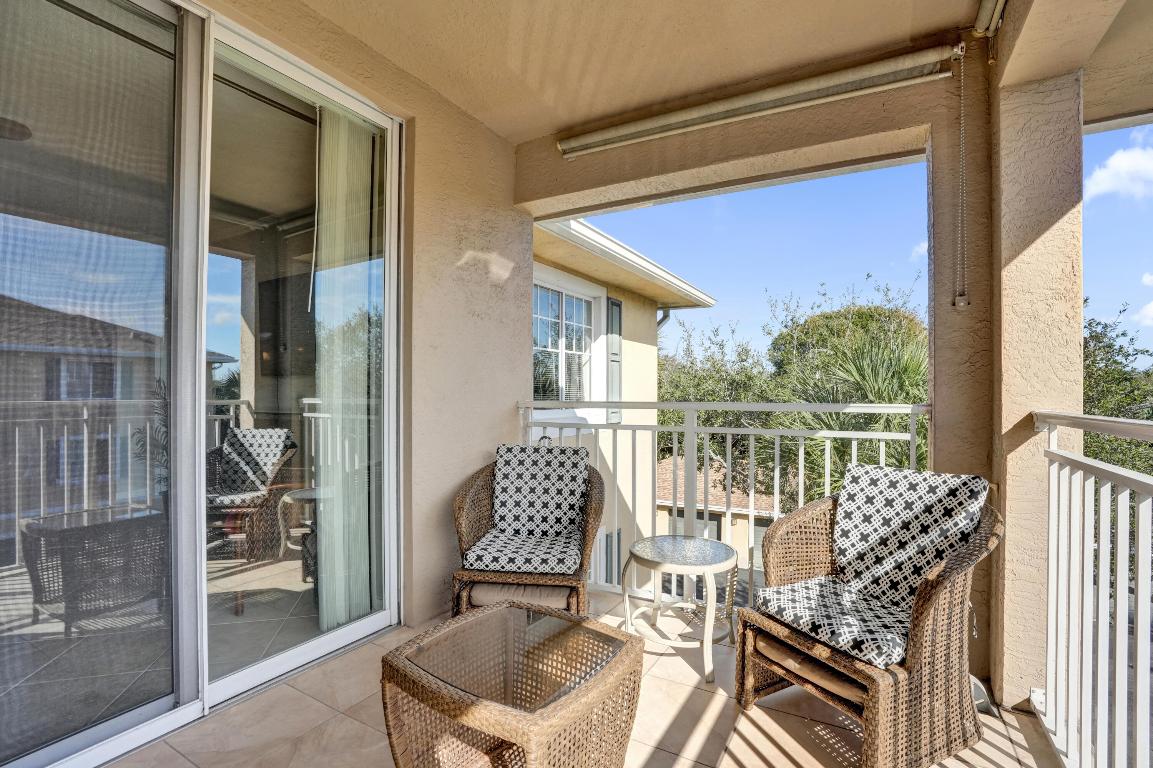 VILLAS AT EMERALD DUNES CONDO - Residential