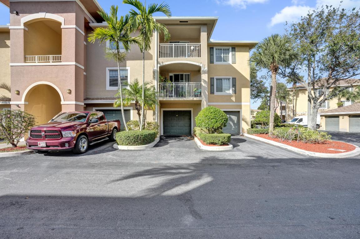 VILLAS AT EMERALD DUNES CONDO - Residential