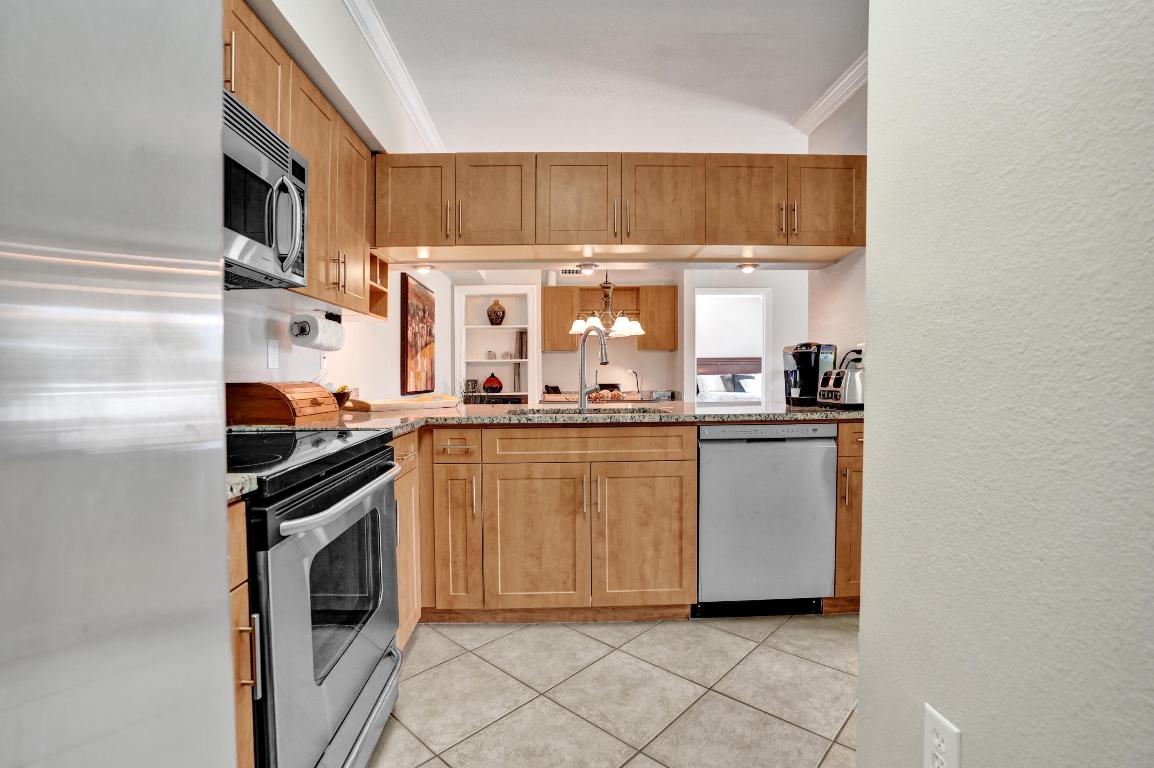 VILLAS AT EMERALD DUNES CONDO - Residential