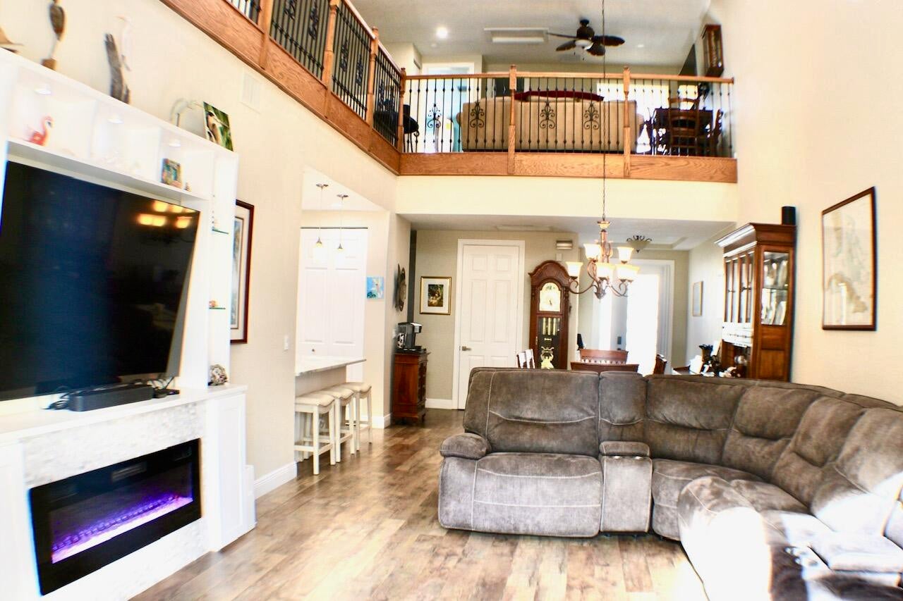 2384 SW ISLAND CREEK Trail