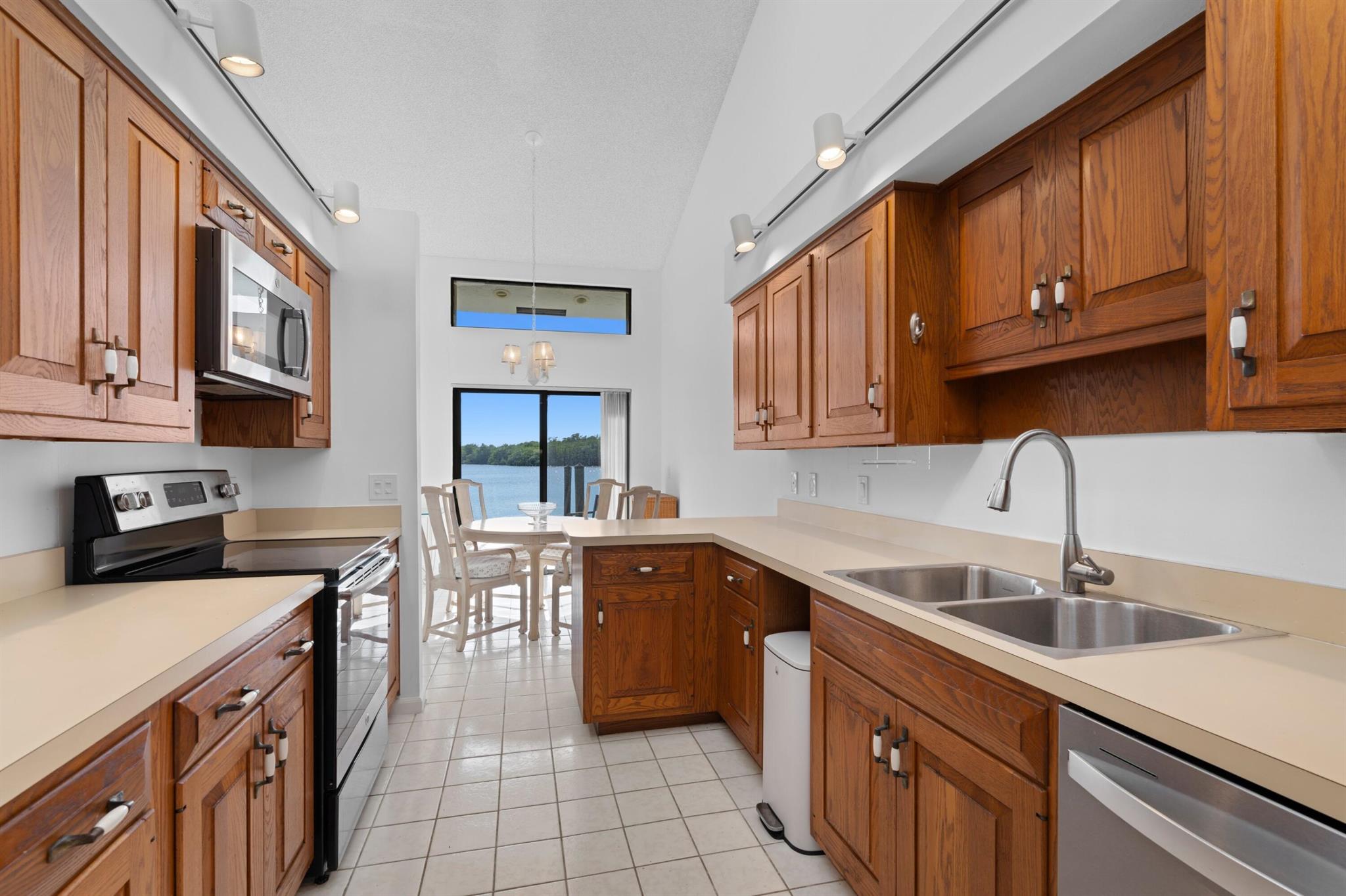 PELICAN COVE - Residential