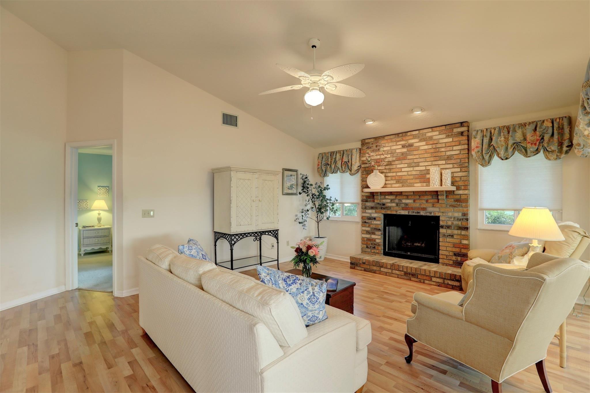 Pelican Pointe Of Sebasti - Residential