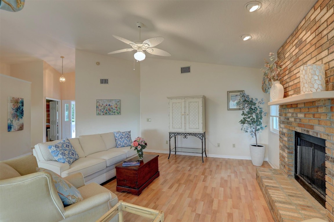 Pelican Pointe Of Sebasti - Residential