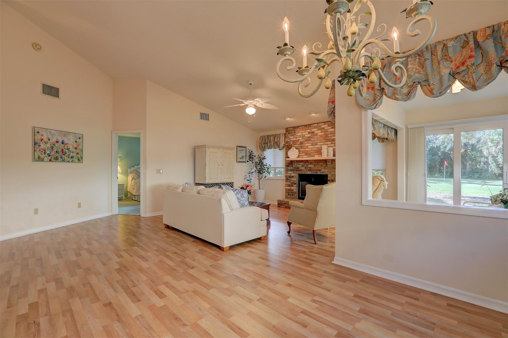 Pelican Pointe Of Sebasti - Residential