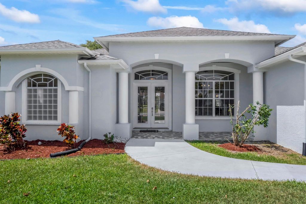 Photo of 2267 SE Heathwood Circle, Port Saint Lucie, FL 34952 (MLS # R11086767)