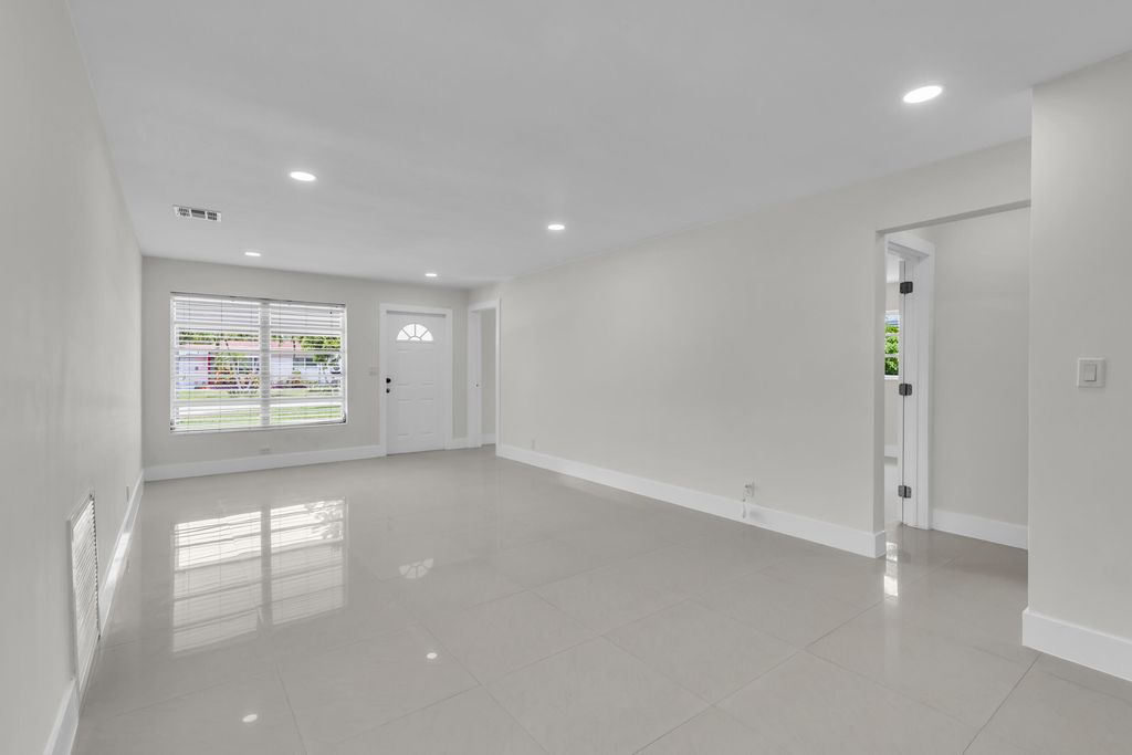 Photo of 3262 Pierce Street, Hollywood, FL 33021 (MLS # B26044090)