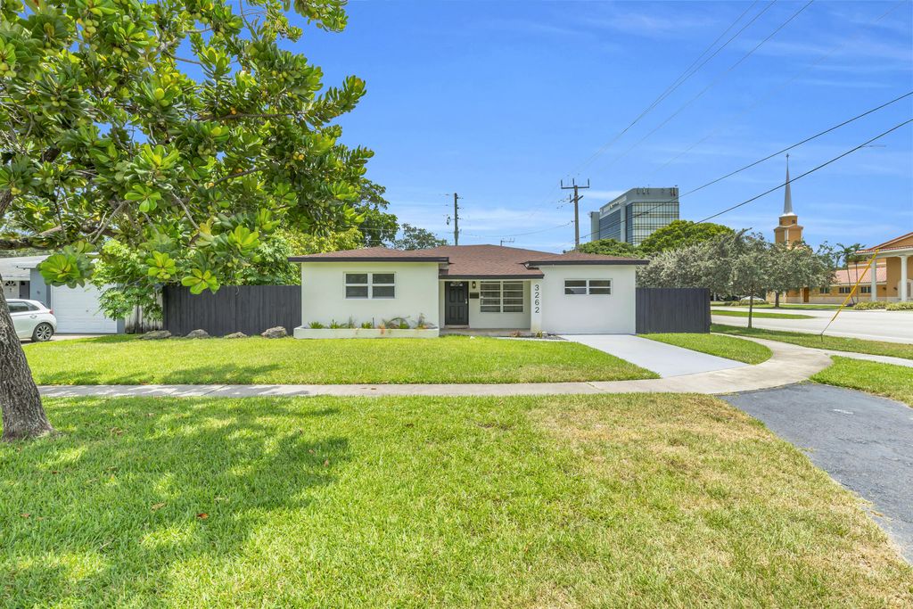 Photo of 3262 Pierce Street, Hollywood, FL 33021 (MLS # B26044090)