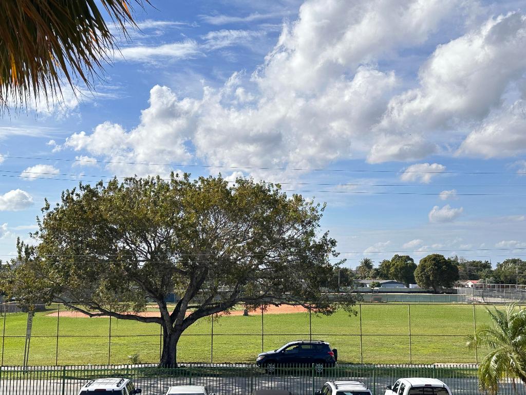 MAR-LEN GARDENS NO 5 CORP-CO-OP - Residential