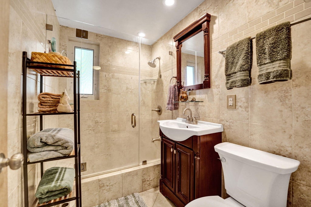Photo of 4541 NE 14TH Terrace, Pompano Beach, FL 33064 (MLS # B26076900)