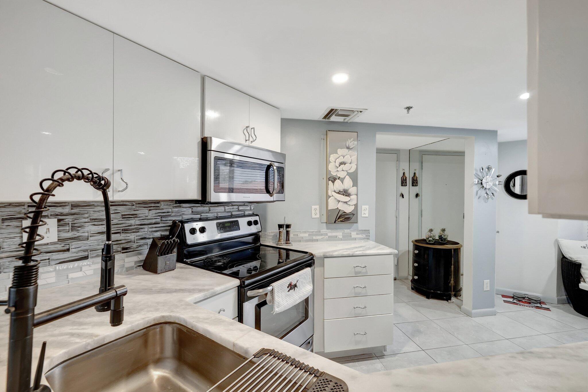 HIBISCUS BY THE SEA CONDOMINIUM - Residential Lease