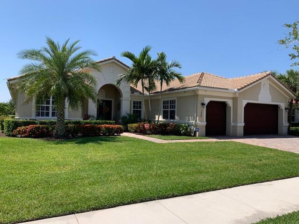 Photo of 158 Citadel Circle, Jupiter, FL 33458 (MLS # R10712887)