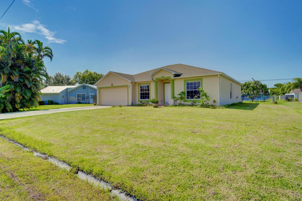 Photo of 1407 SE Grapeland Avenue, Port St Lucie, FL 34952 (MLS # R10901059)