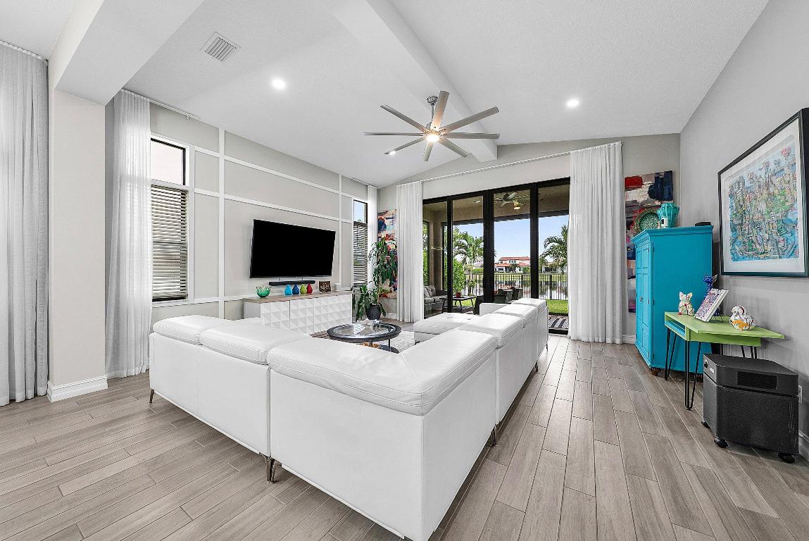 PALM MEADOWS ESTATES - Residential