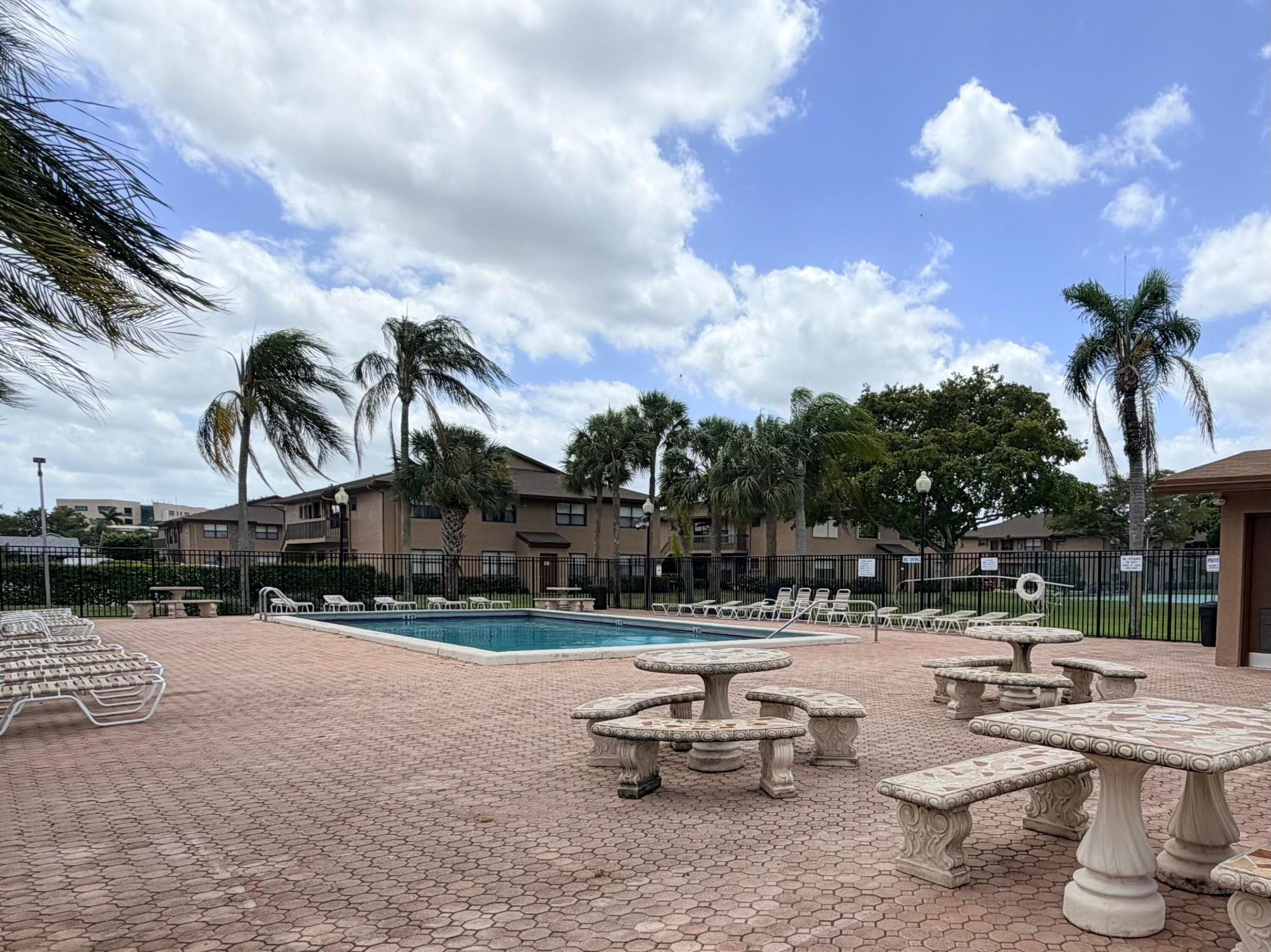 WINDING LAKE AT WELLEBY CONDO - Residential