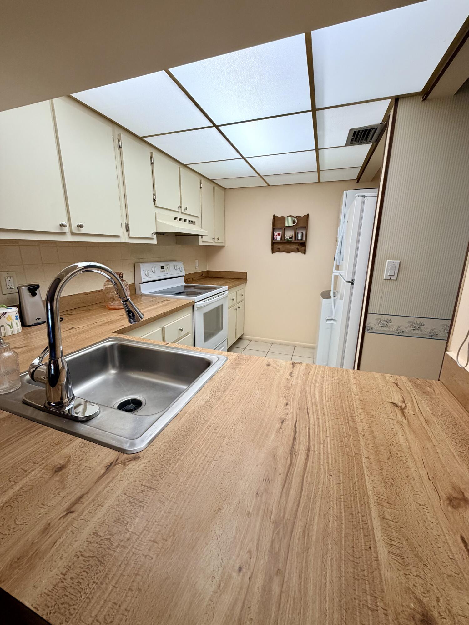 WINDING LAKE AT WELLEBY CONDO - Residential