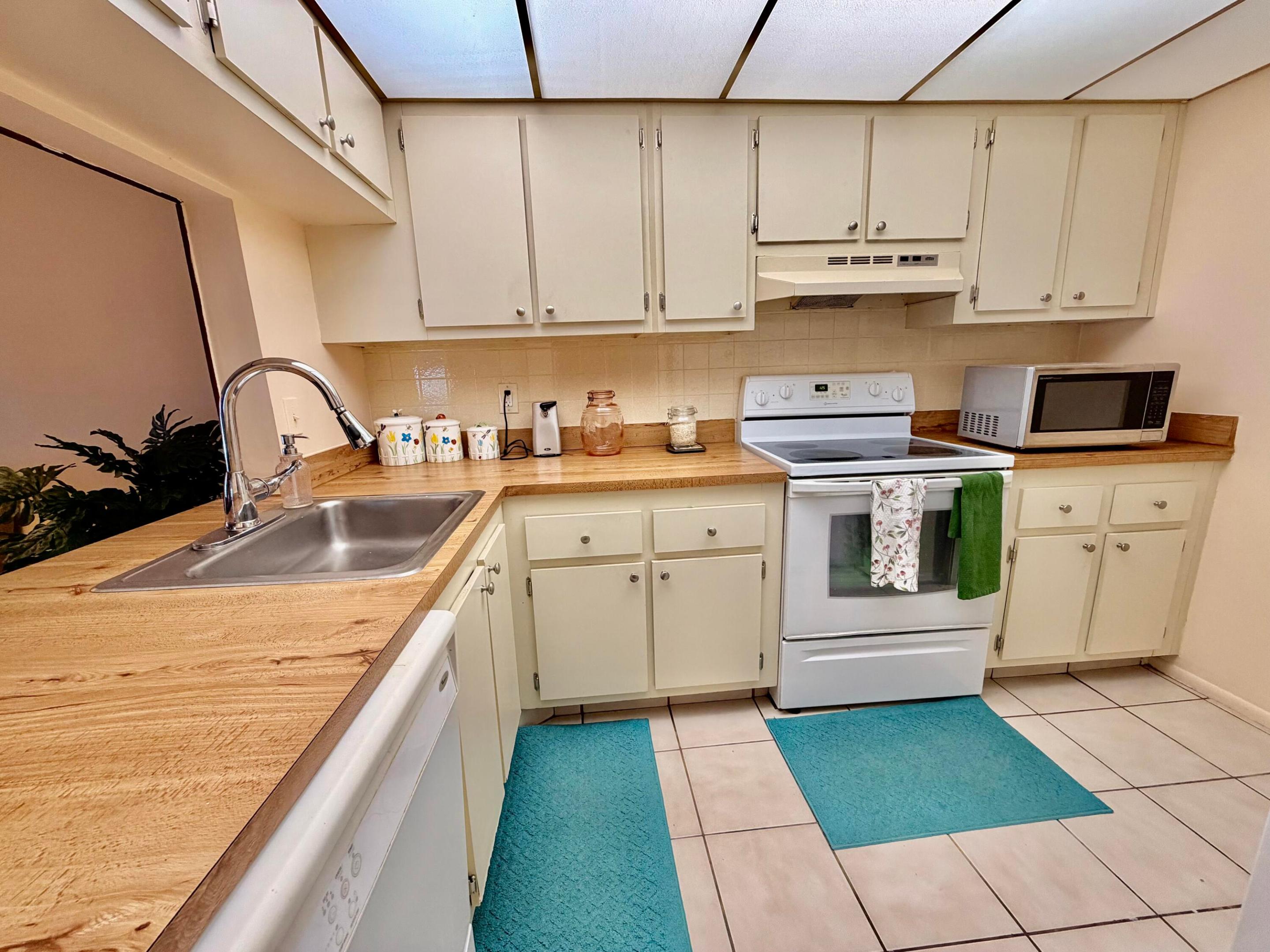 WINDING LAKE AT WELLEBY CONDO - Residential