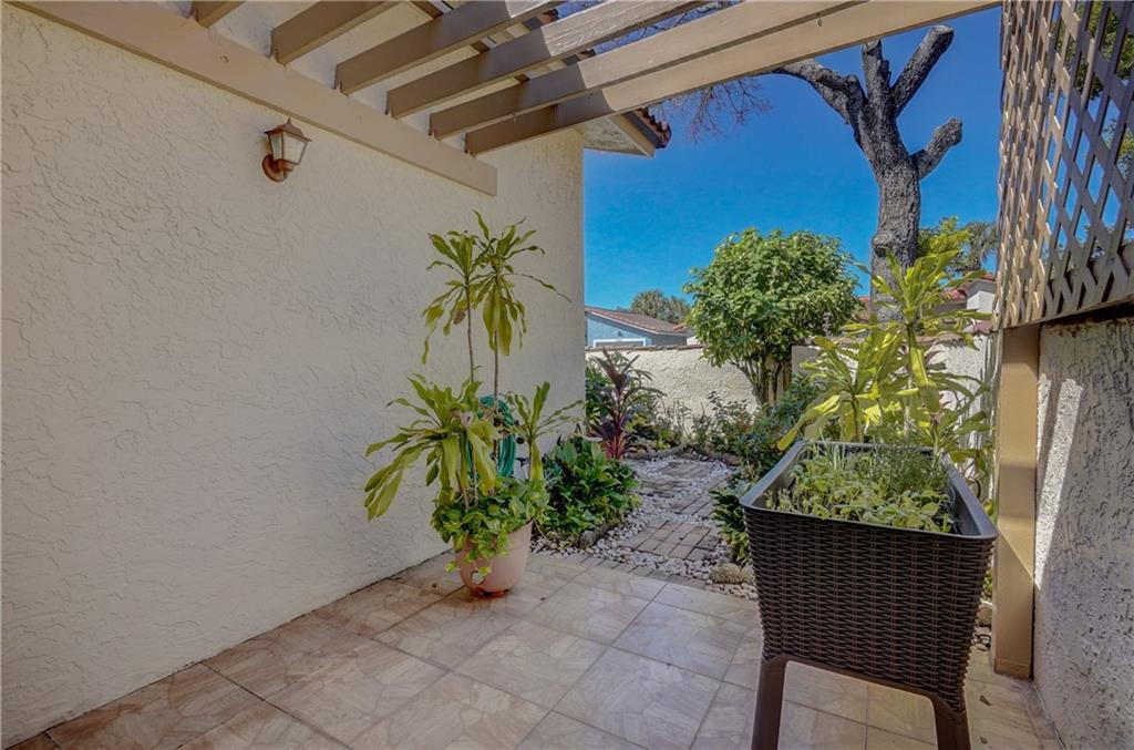 Coquina Lakes 105-22 B - Residential