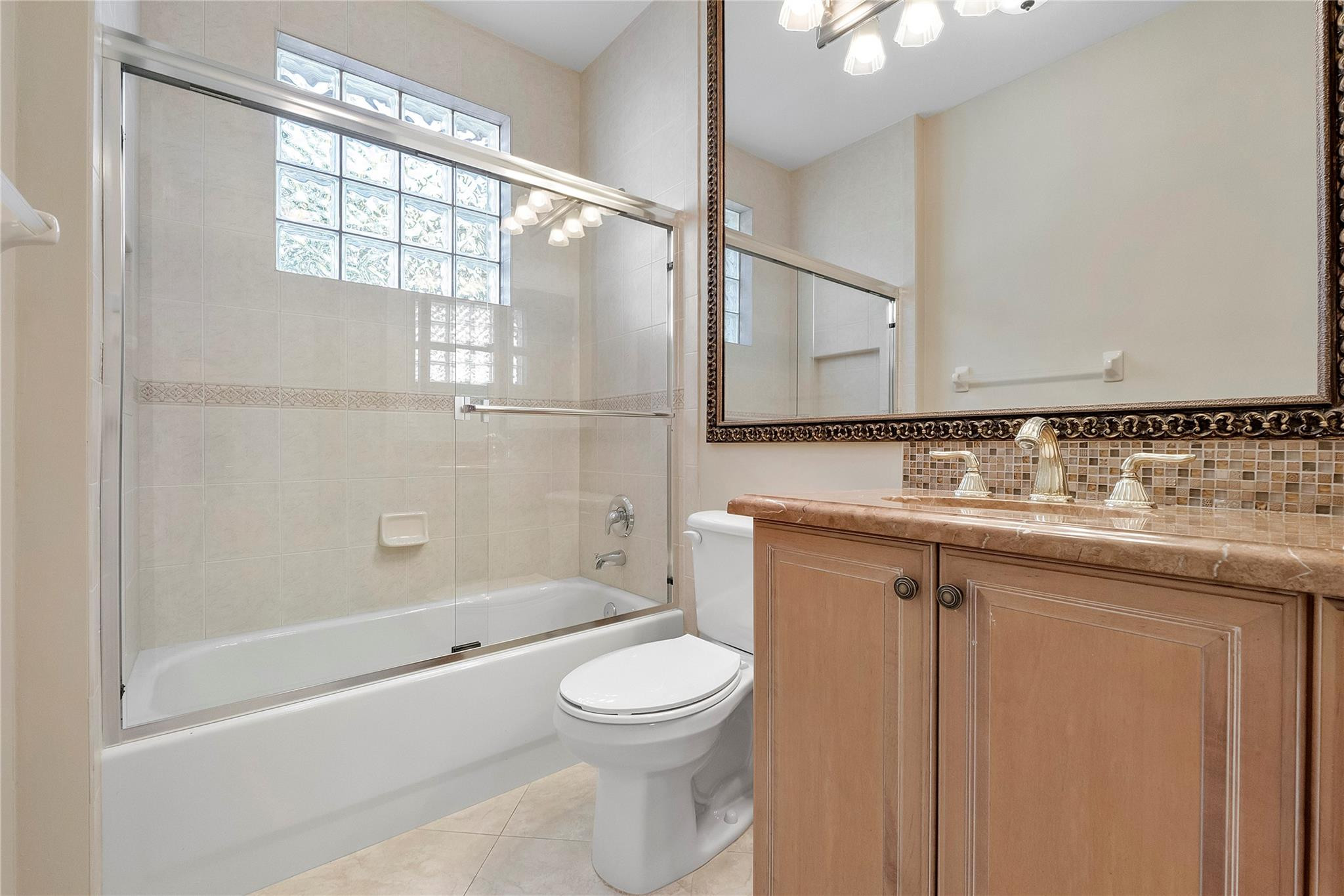 VALENCIA SHORES - Residential