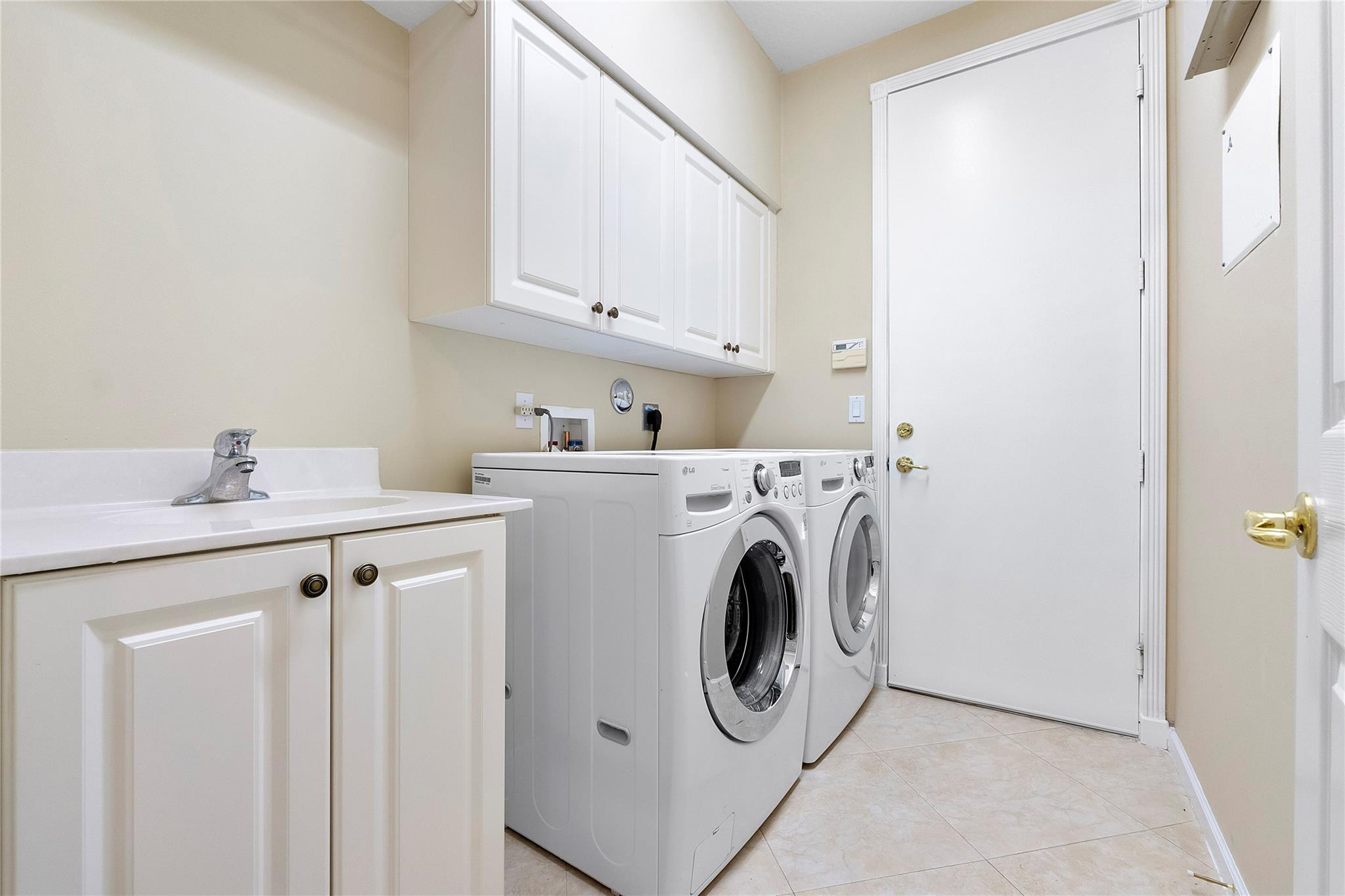 VALENCIA SHORES - Residential