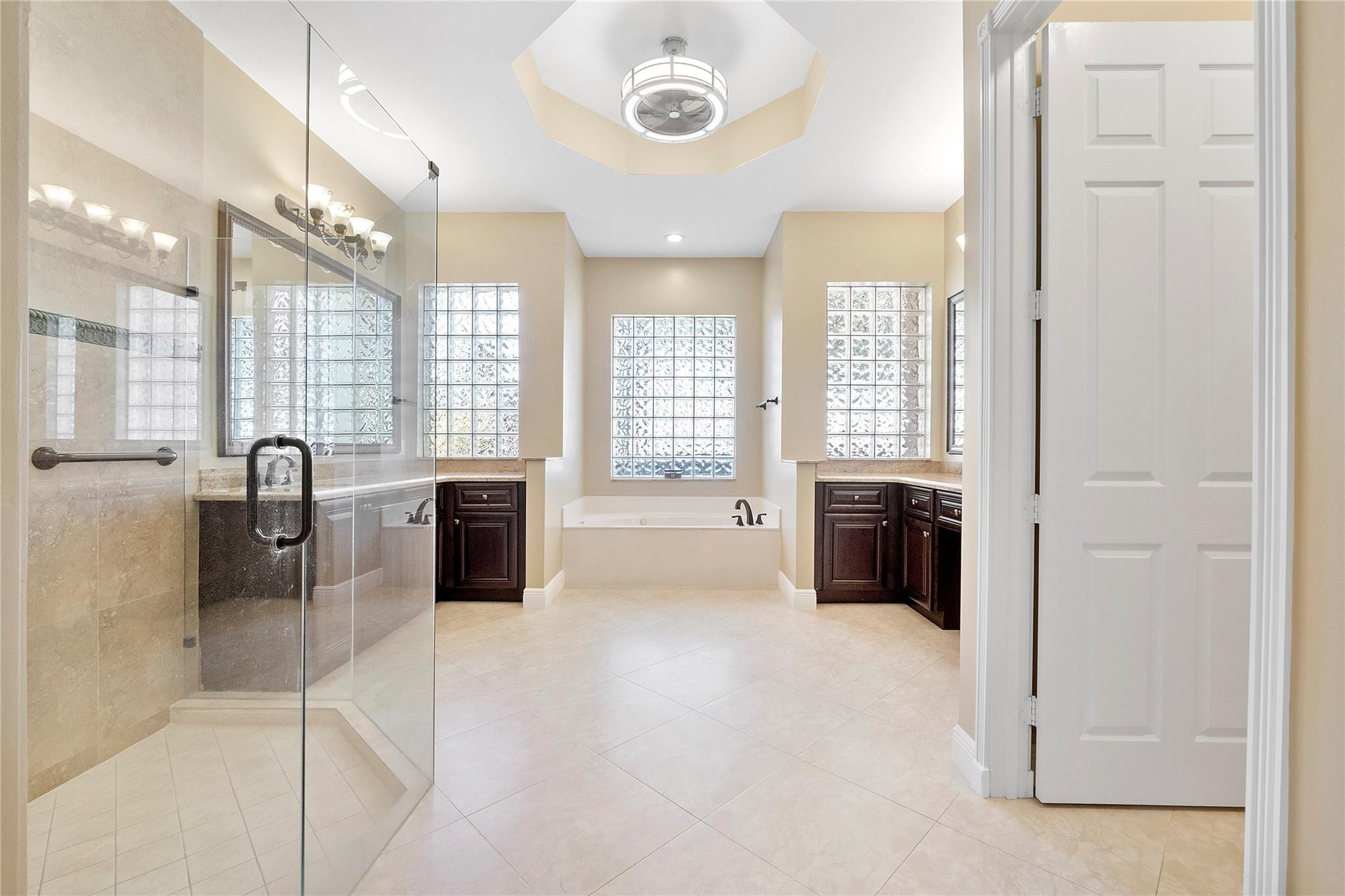 VALENCIA SHORES - Residential