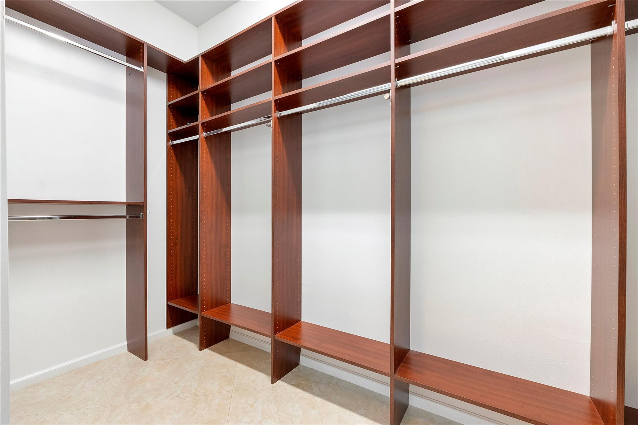 VALENCIA SHORES - Residential