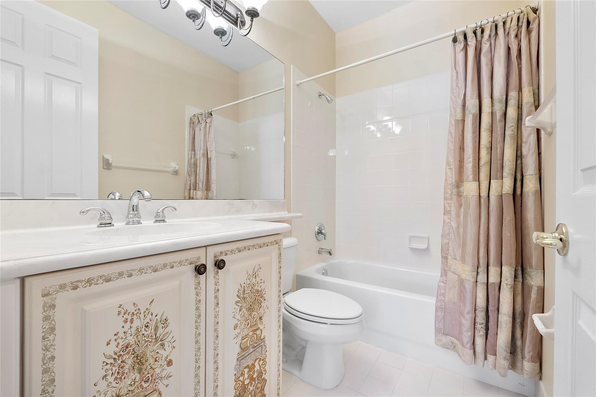 VALENCIA SHORES - Residential