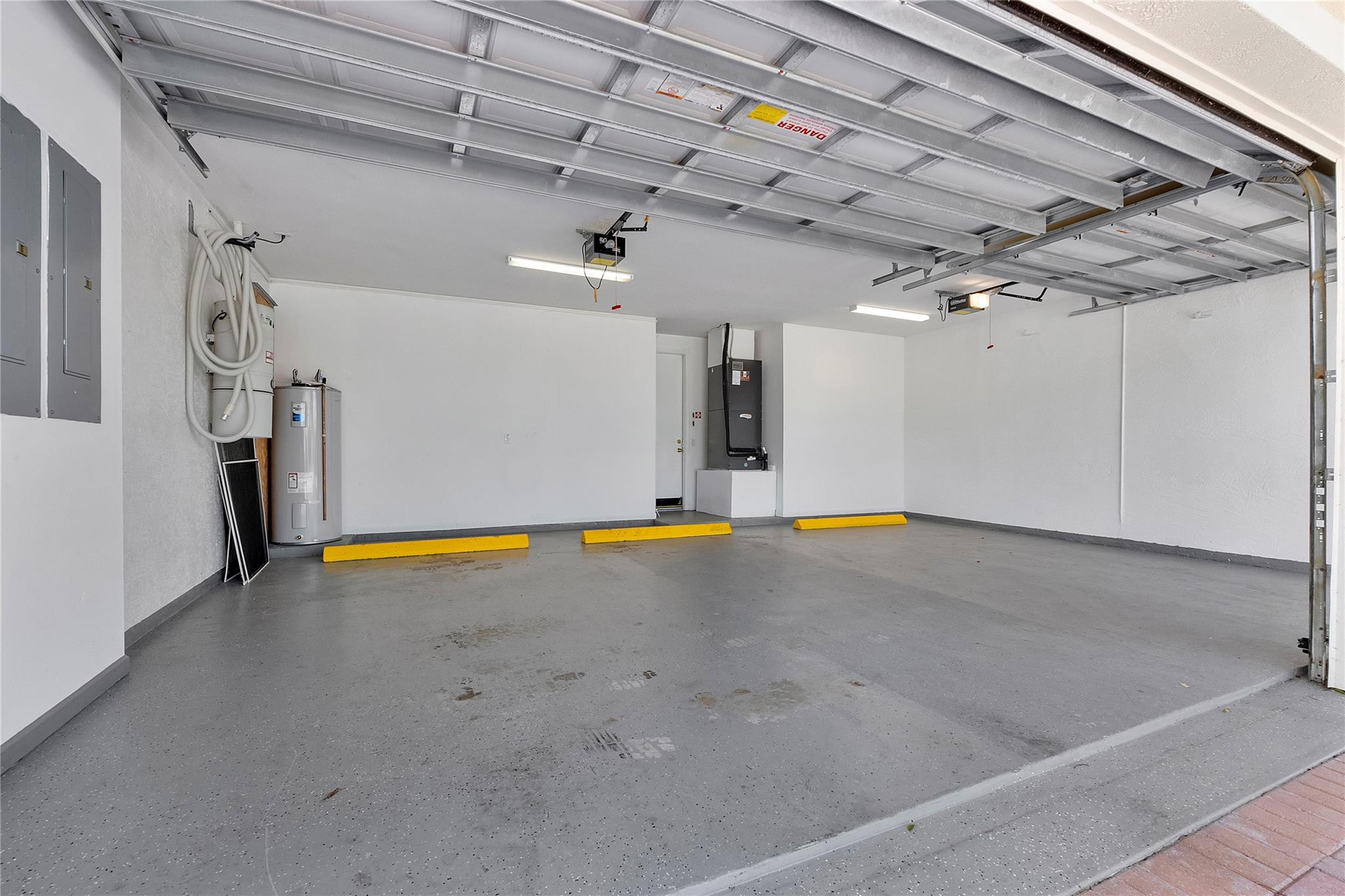 VALENCIA SHORES - Residential