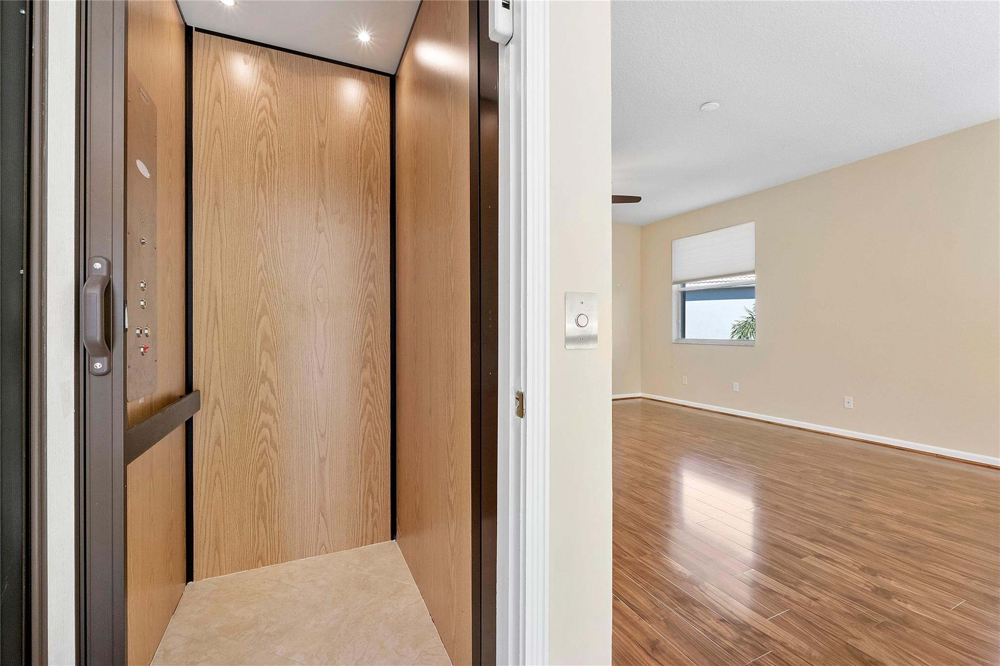 VALENCIA SHORES - Residential