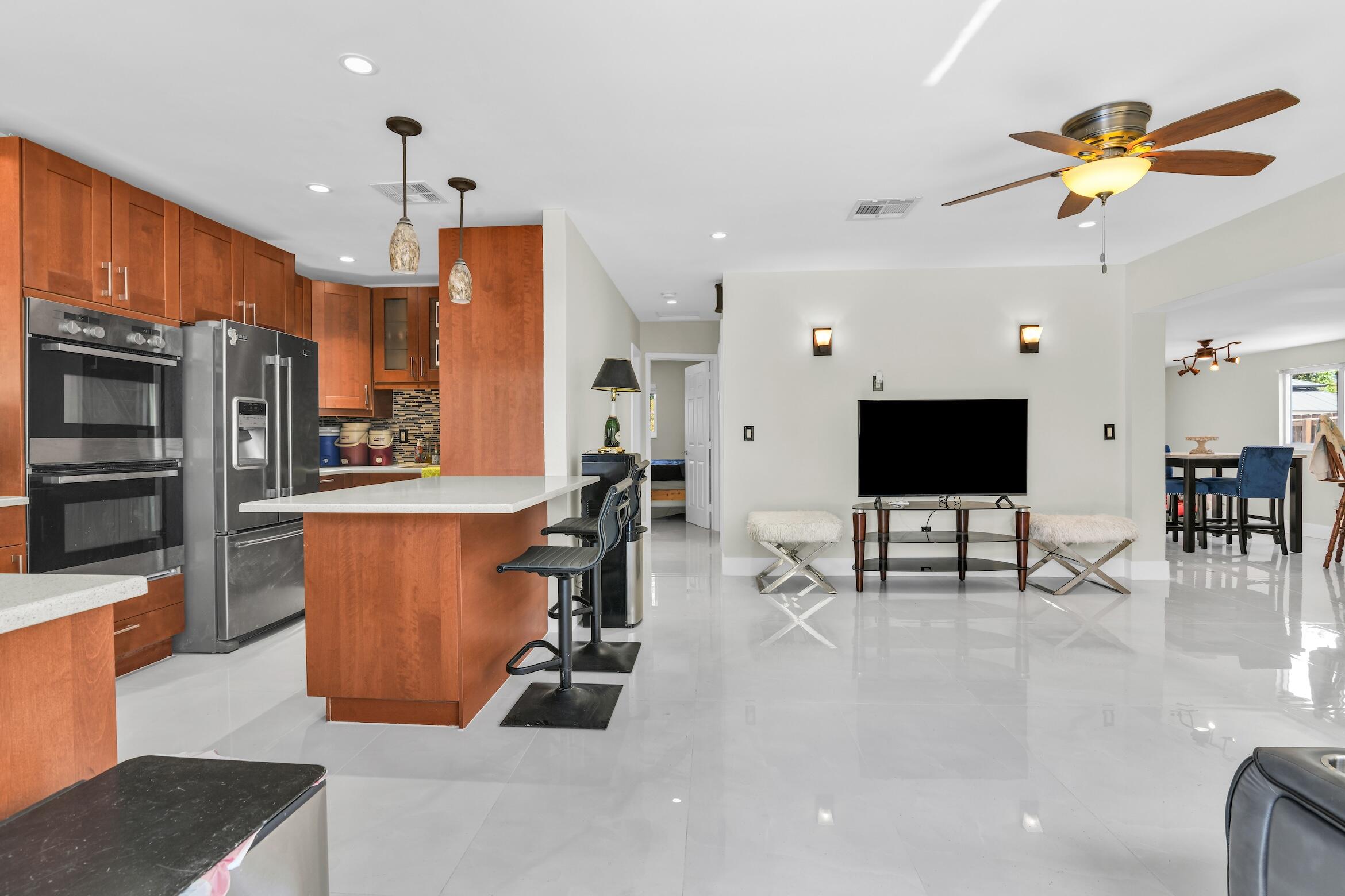 1218 SW 2ND Avenue, Pompano Beach FL 33060