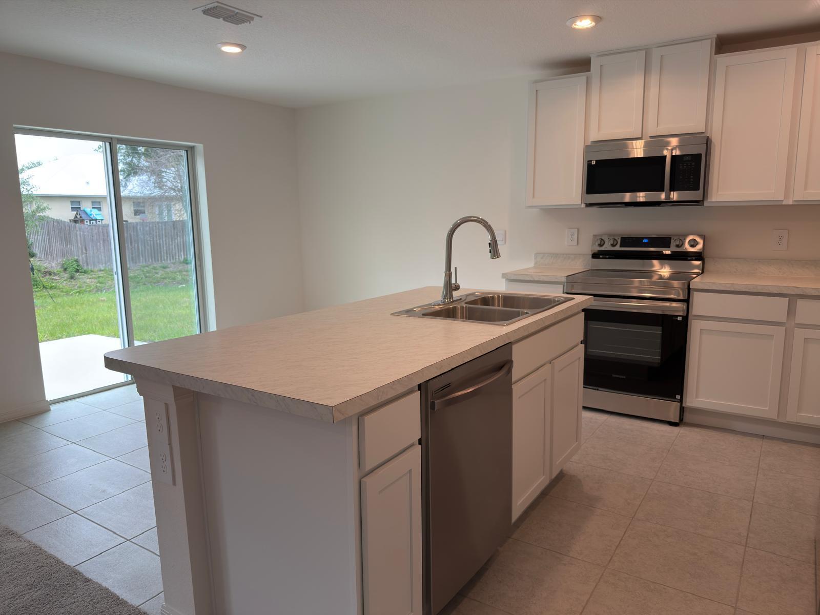 VERO LAKE ESTATES UNIT N - Residential Lease