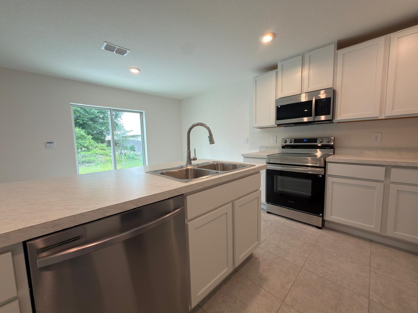 VERO LAKE ESTATES UNIT N - Residential Lease