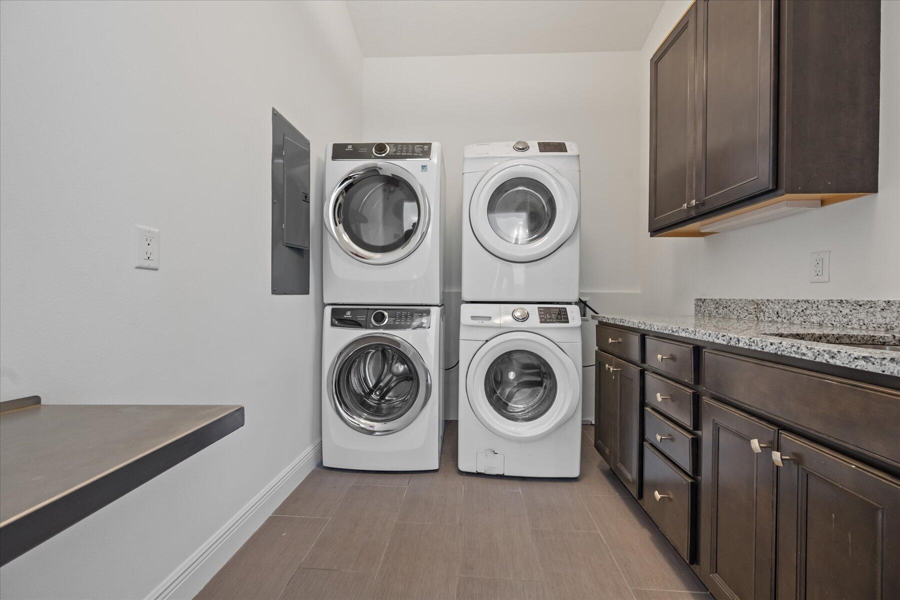 PADDOCK PARK 2 OF WELLING - Residential