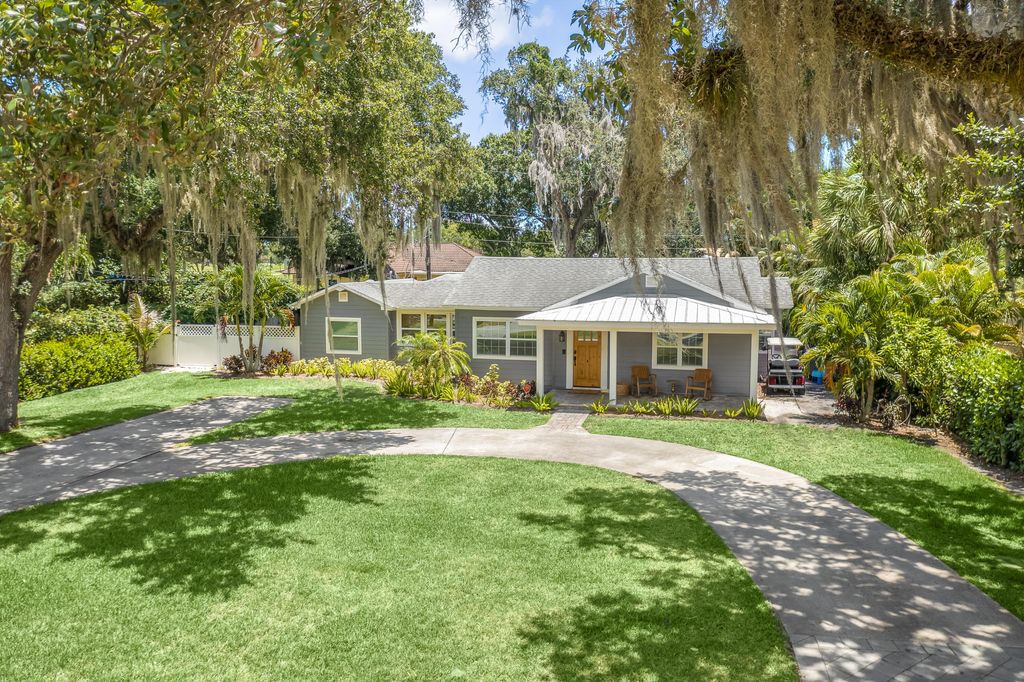 Photo of 2616 Laurel Drive, Vero Beach, FL 32960 (MLS # R10865516)