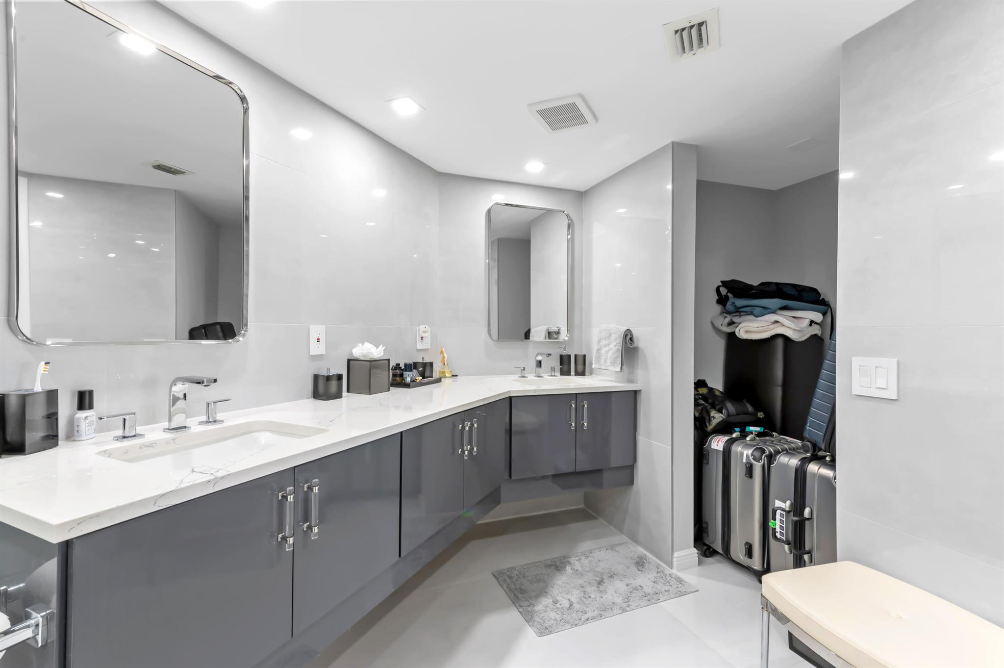 LANDS OF THE PRESIDENT/CO - Residential