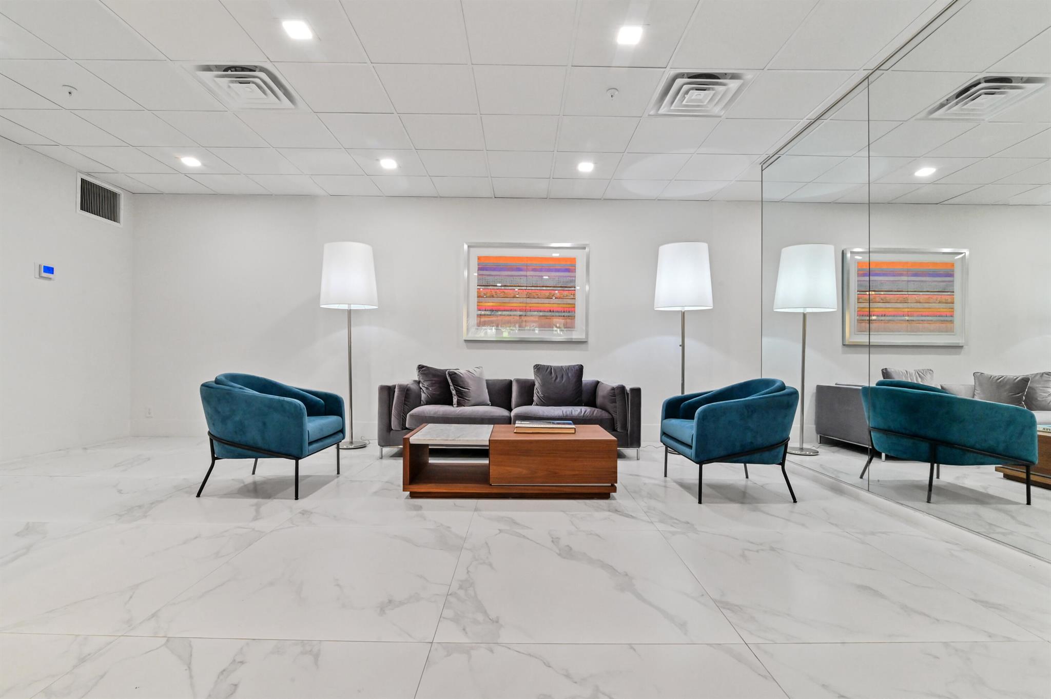 LANDS OF THE PRESIDENT/CO - Residential