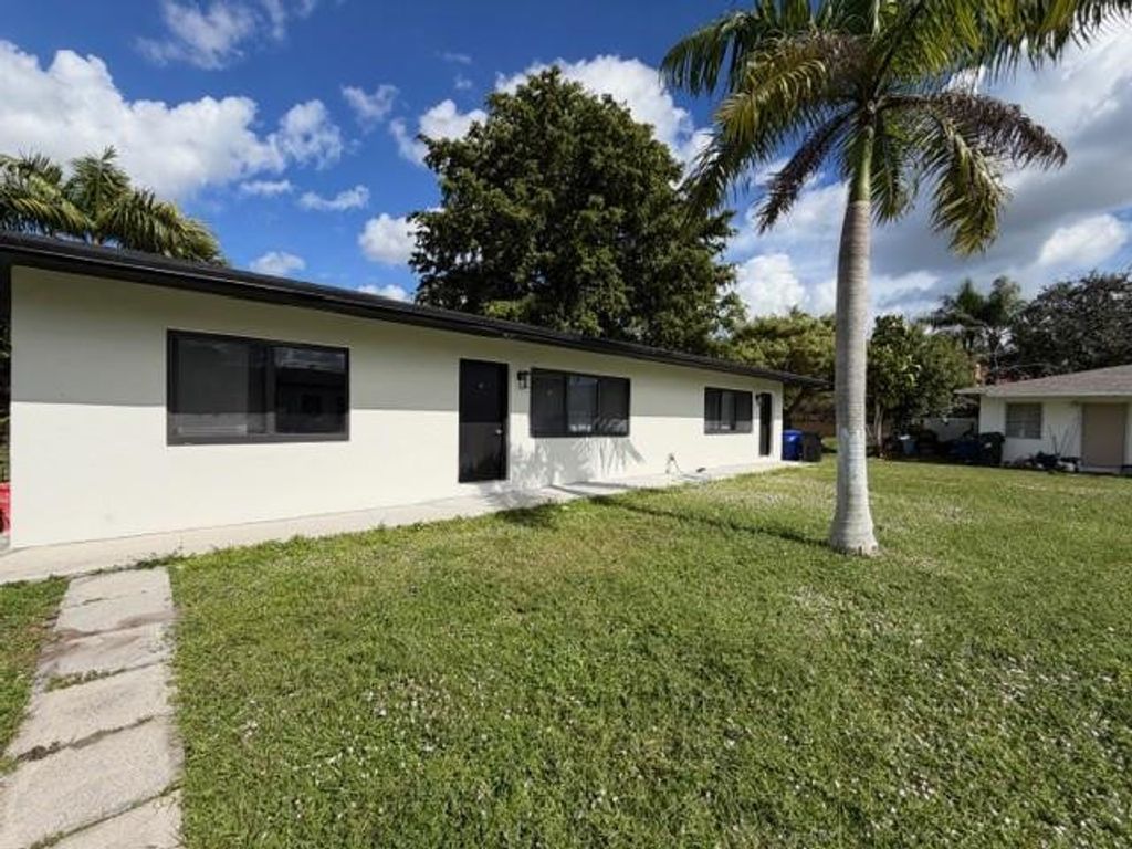 Photo of 53 NE 16th Place #2, Fort Lauderdale, FL 33305 (MLS # F10539413)
