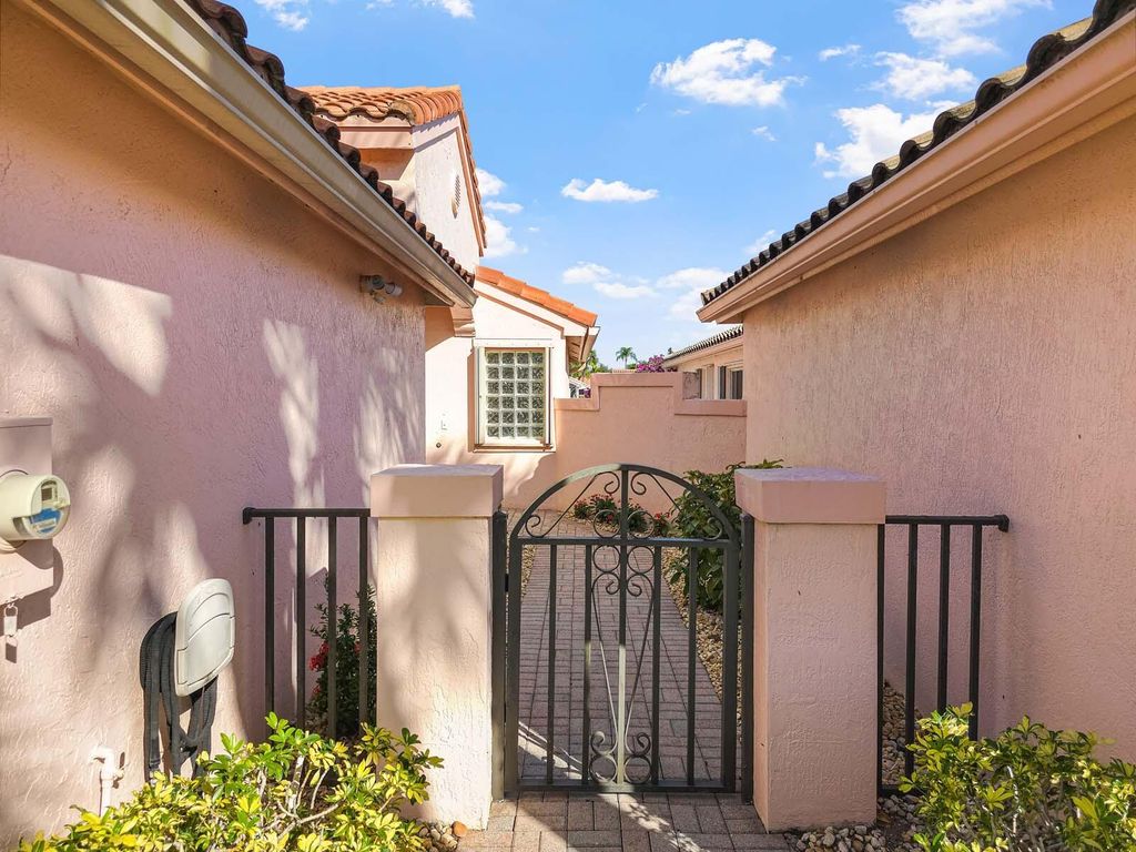 Photo of 5111 Pelican Cove Drive, Boynton Beach, FL 33437 (MLS # R11154344)