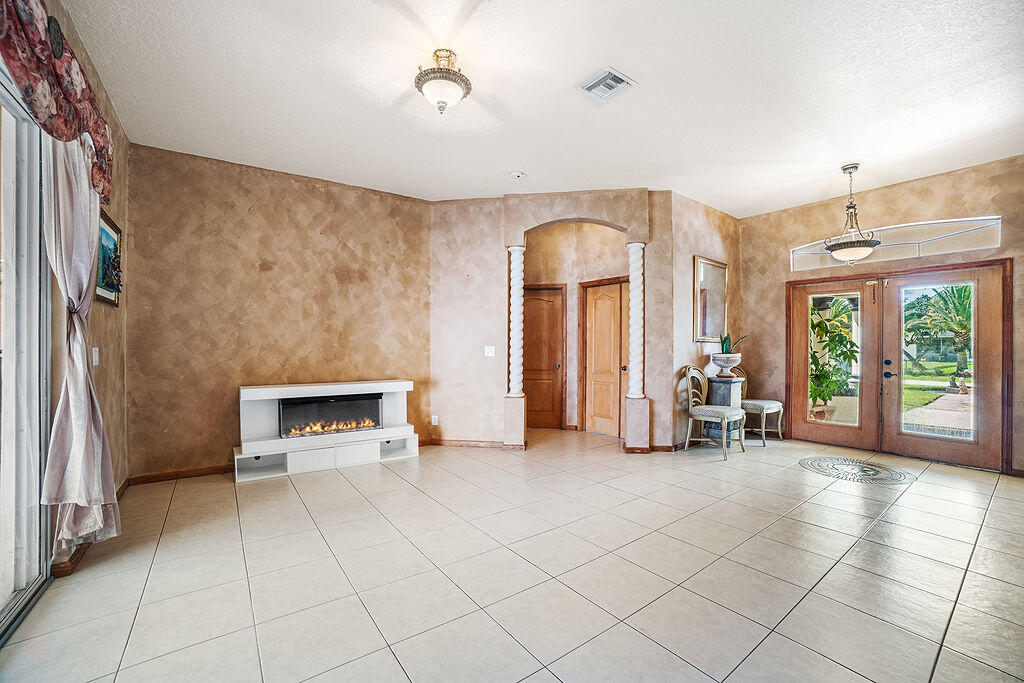 16645 66th Court N, The Acreage, FL, 33470/$765,000 4 16645 66th Court N