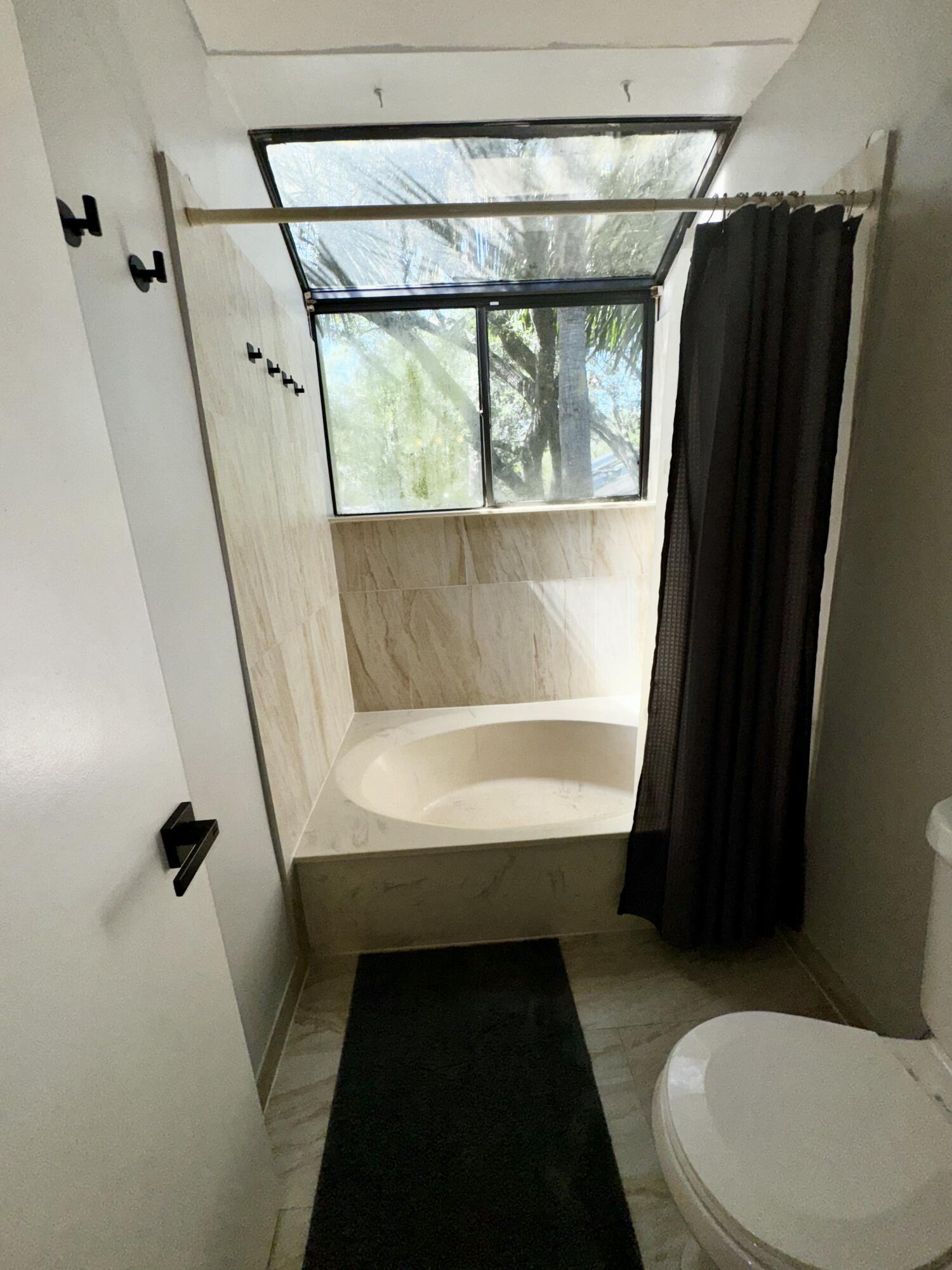 ROCK ISLAND LAND CORP - Residential Lease