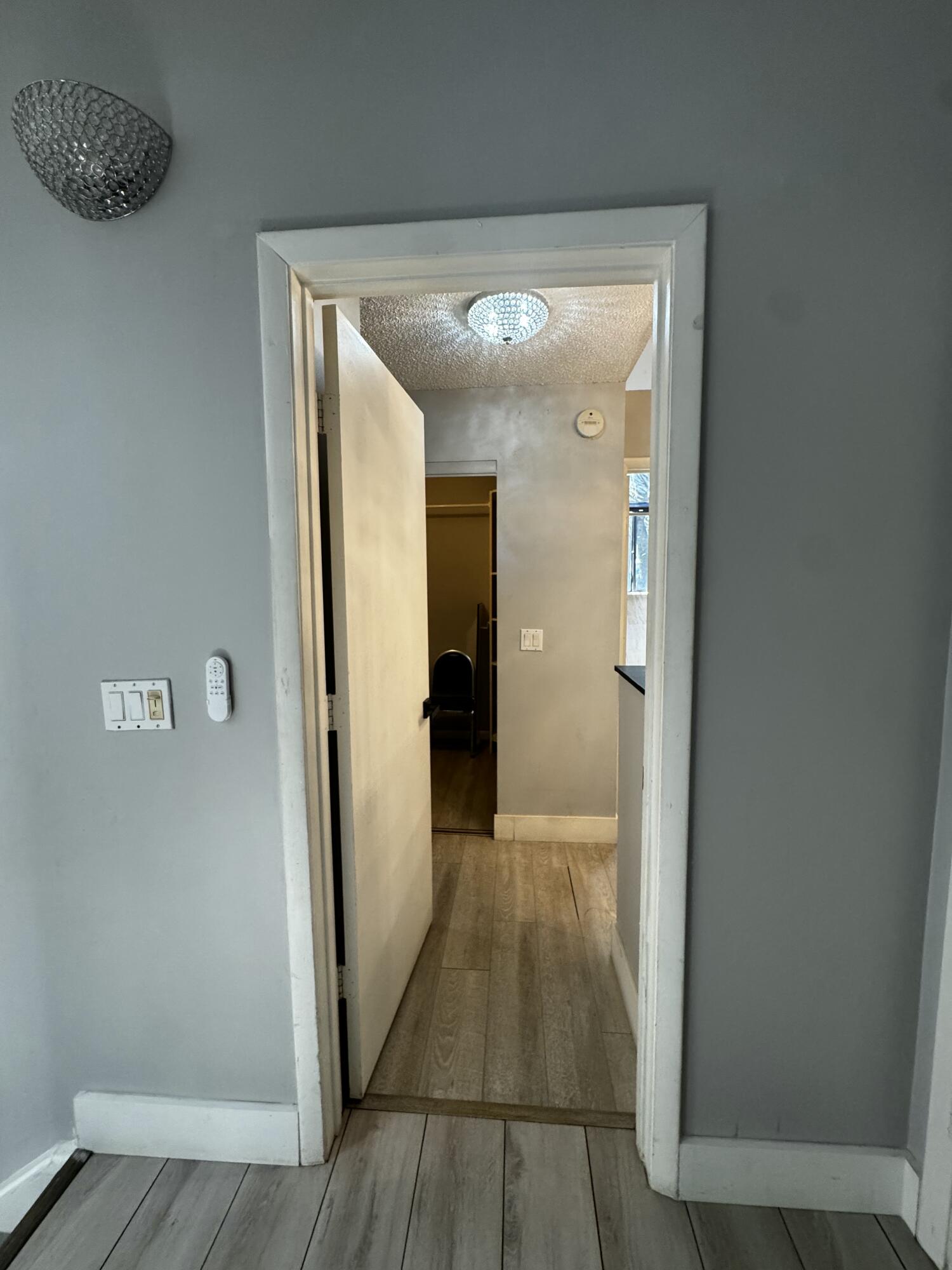 ROCK ISLAND LAND CORP - Residential Lease