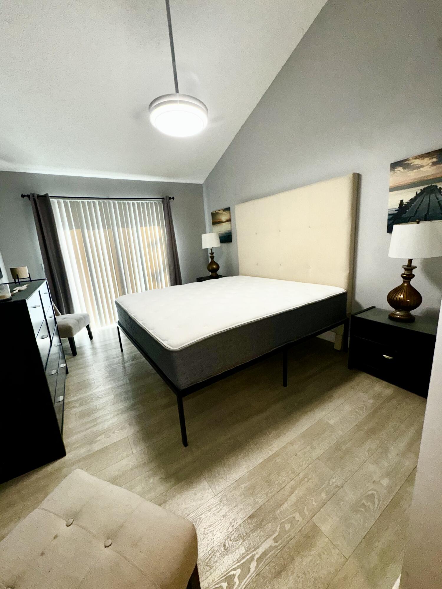 ROCK ISLAND LAND CORP - Residential Lease