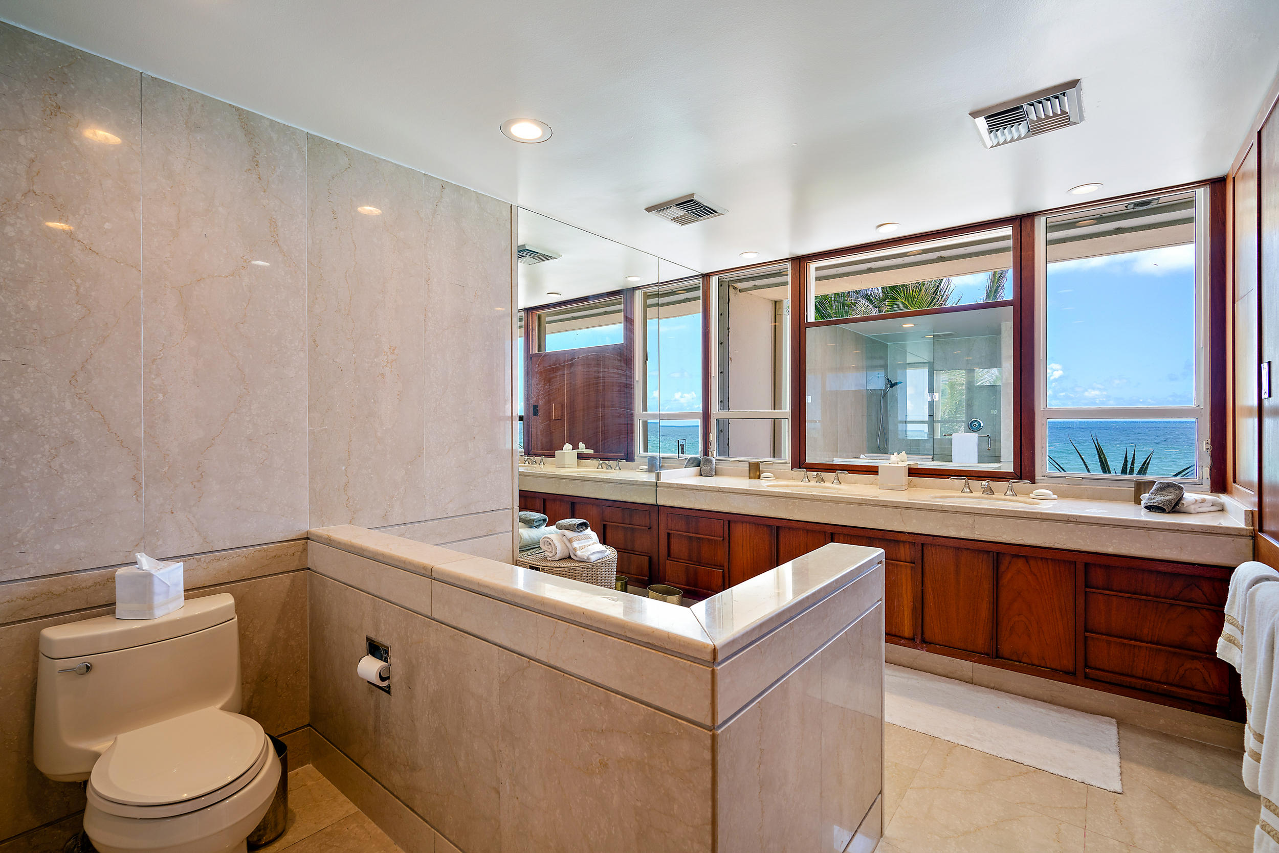 RESIDENCES AT SLOANS CURVE - Residential