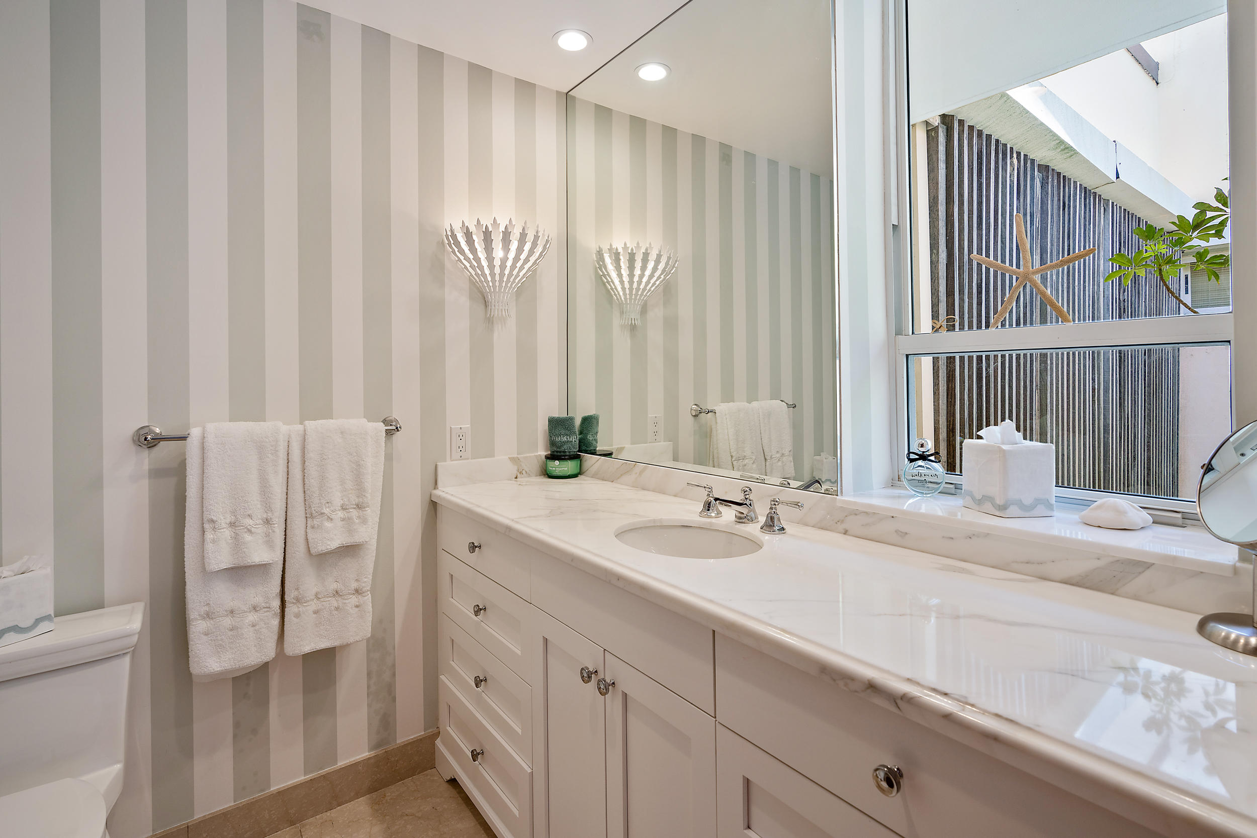 RESIDENCES AT SLOANS CURVE - Residential