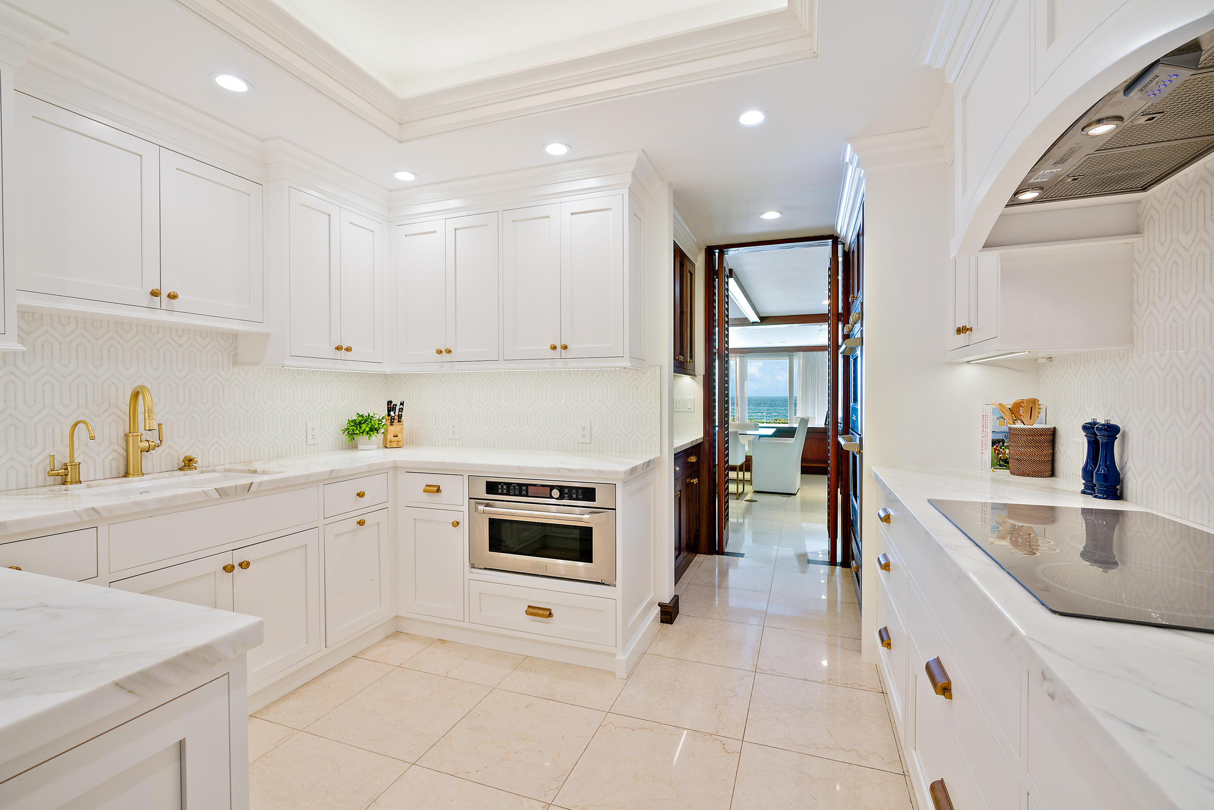 RESIDENCES AT SLOANS CURVE - Residential