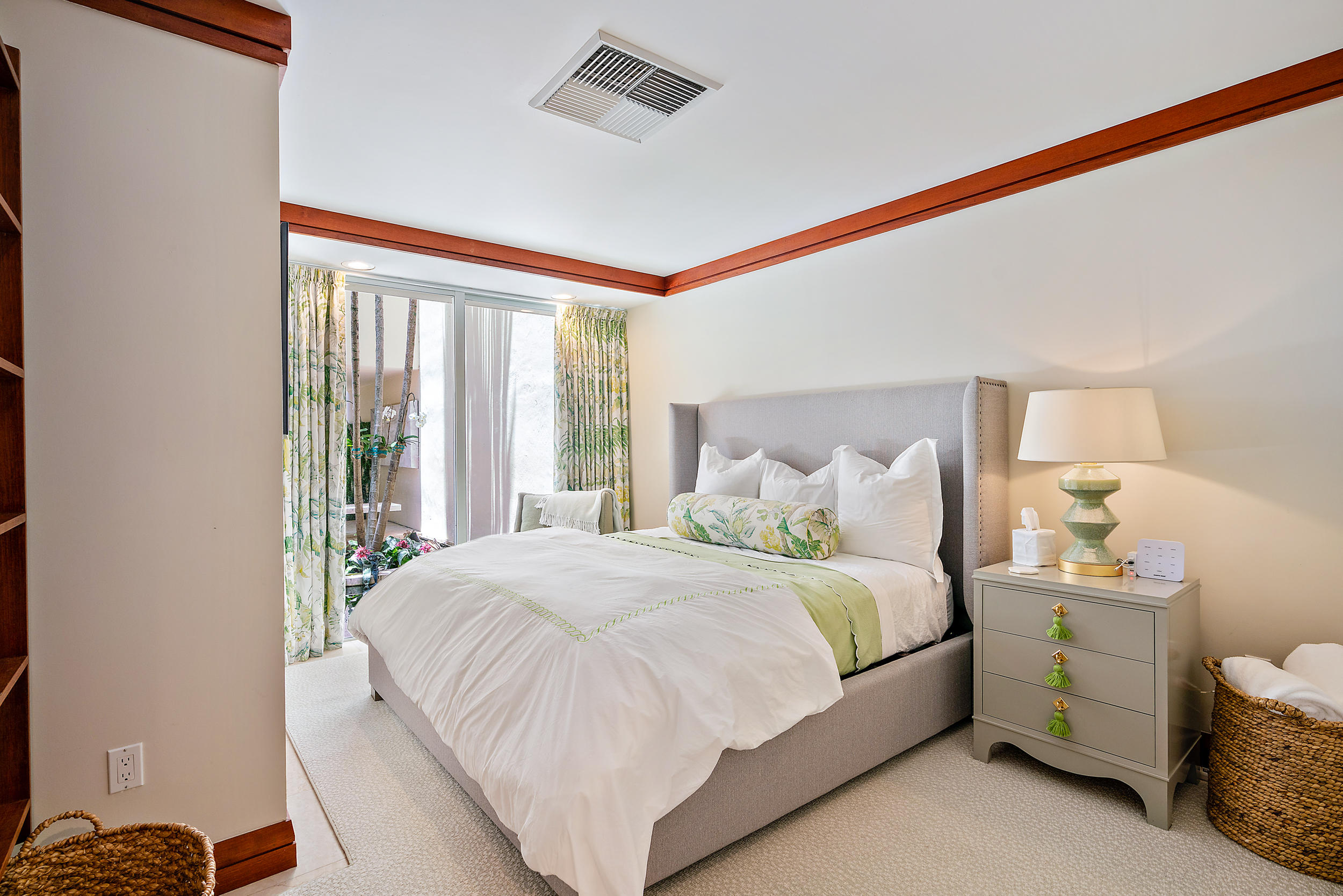RESIDENCES AT SLOANS CURVE - Residential